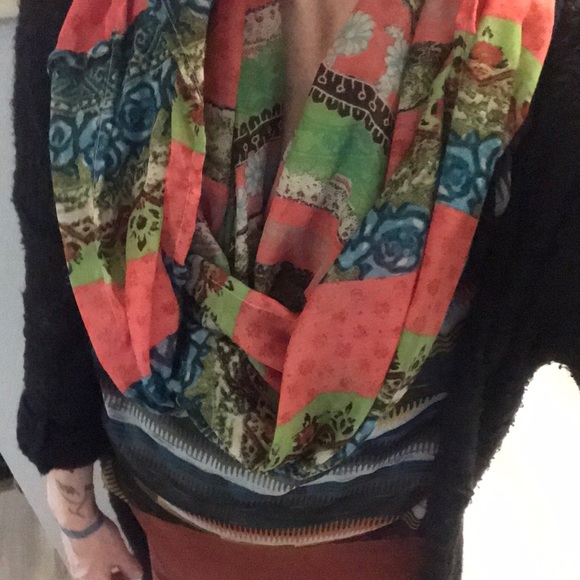 🌞 20x40 Colorful Print Infinity Fashion Scarf - Picture 1 of 3
